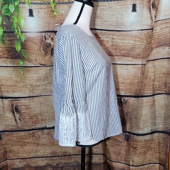 Roommates Chambray White Striped w/ Lace Bell Sleeve Blouse Top Large - Picture 5 of 8